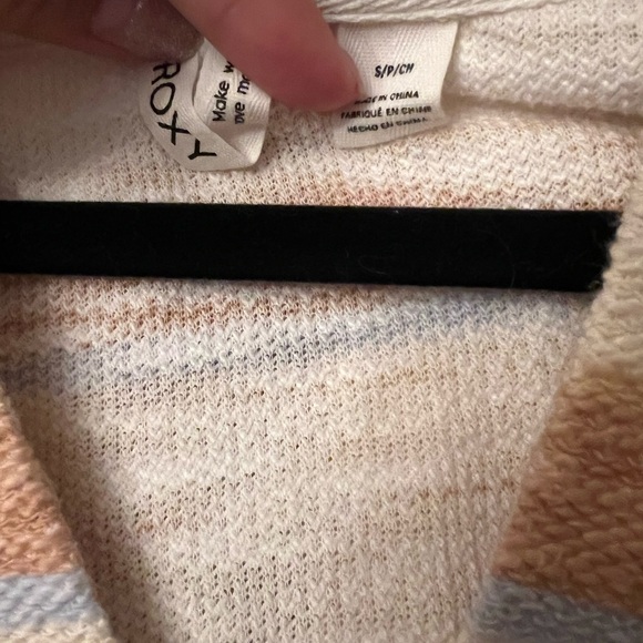 Cropped Roxy Hoodie - Picture 3 of 4